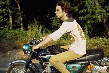 国外人骑国产摩托车视频,外国友人骑行体验大揭秘